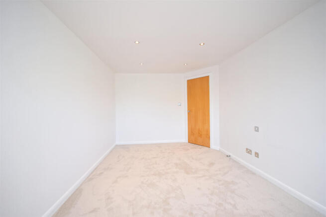 1 bed Apartment to rent Image 6