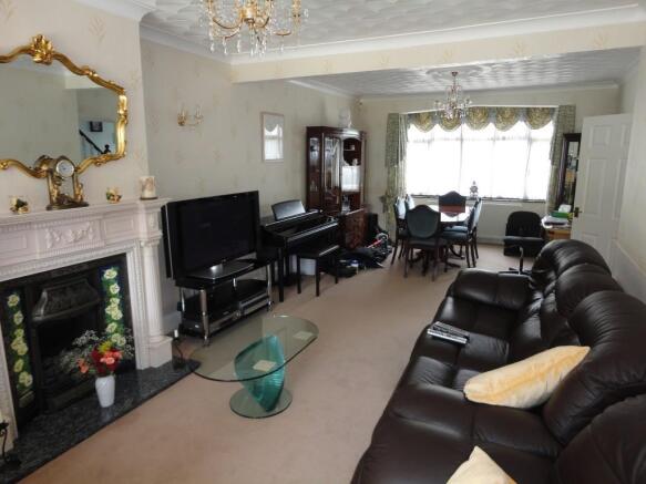lounge/dining room