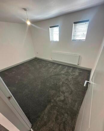 2 bed Apartment to rent Image 9