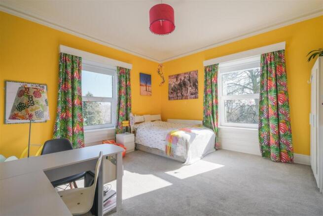 5 bed Terraced for sale Image 10