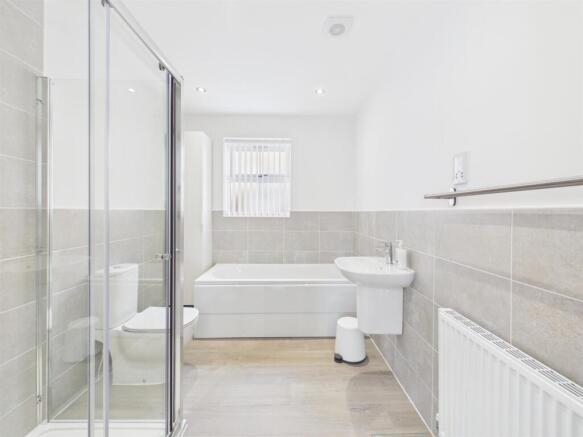 4 bed Detached for sale Image 9