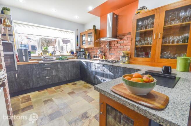 3 bed Semi-Detached for sale Image 3
