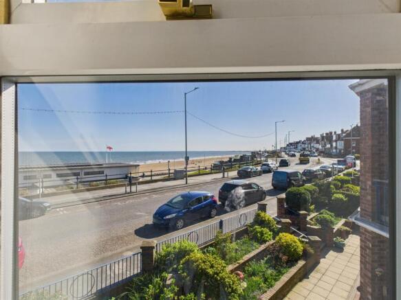 2 bed Flat for sale Image 4