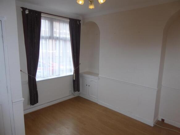 16 Connaught St Front Room.JPG