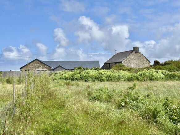4 Bedroom Farmhouse with 2 x 1 Bedroom Annexes fo