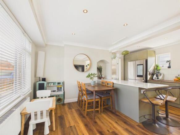 3 bed Semi-Detached for sale Image 8