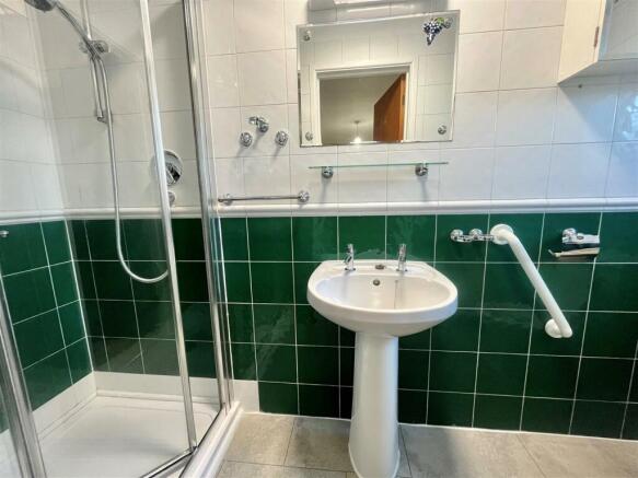 ensuite.jpg