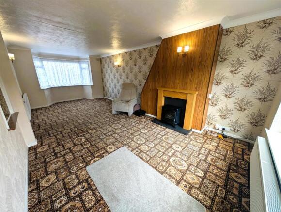 Dual aspect lounge/dining room