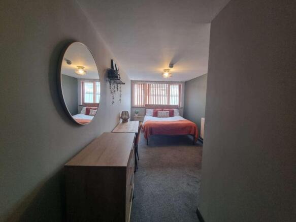 WhatsApp Image 2025-10-08 at 15.53.40_76d37771.jpg