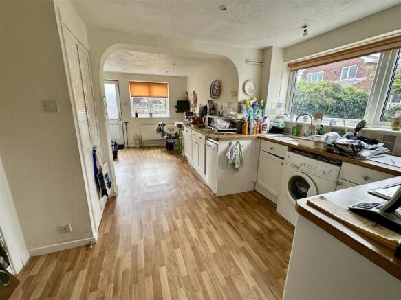 Cherry Tree Crescent, Salford Priors photo 4