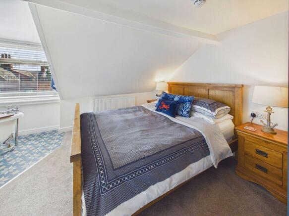 4 bed Semi-Detached for sale Image 10