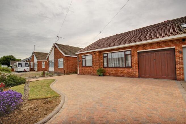 2 bed Semi-Detached Bungalow for sale Image 12