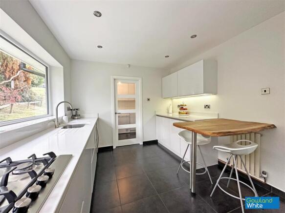 4 bed Detached Bungalow for sale Image 8