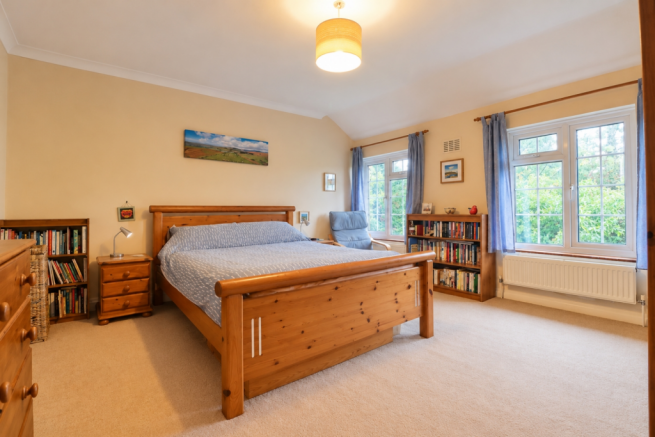 Cosy Pine Bedroom with Garden Views