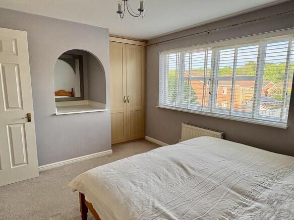 5 bed Detached to rent Image 9