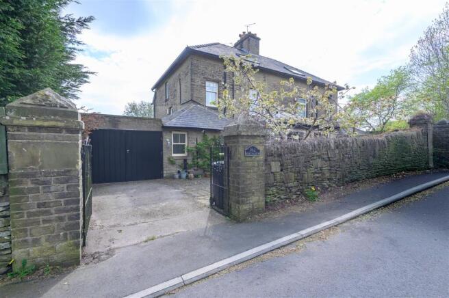 5 bed Semi-Detached for sale Image 5