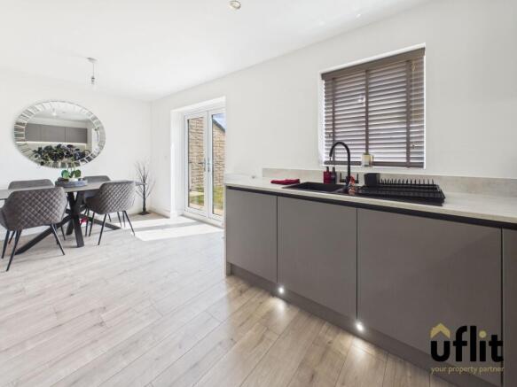 4 bed Semi-Detached for sale Image 10