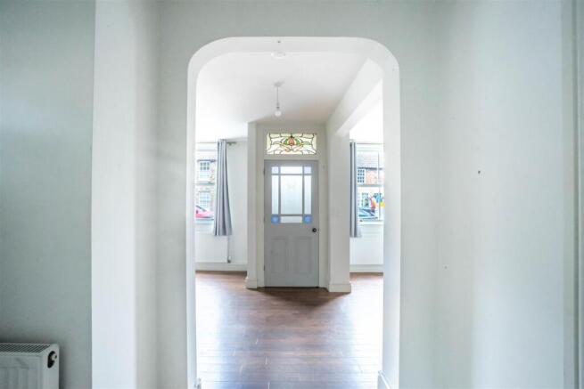 3 bed Terraced to rent Image 4
