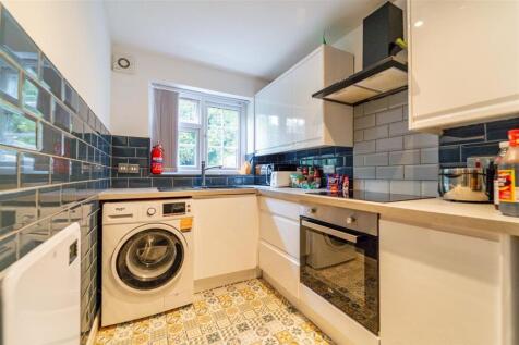 Gilldown Place, Pakenham Village, B15