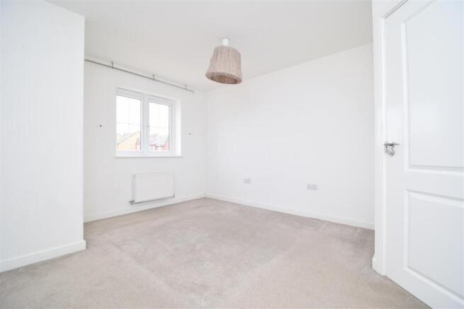 4 bed Detached to rent Image 8