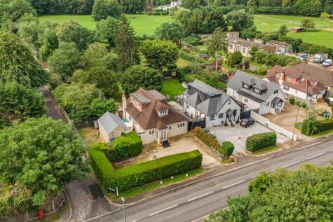 Chertsey Road, Shepperton, TW17