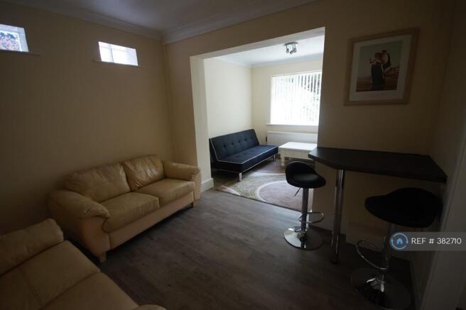 Bed Settee/Second Lounge