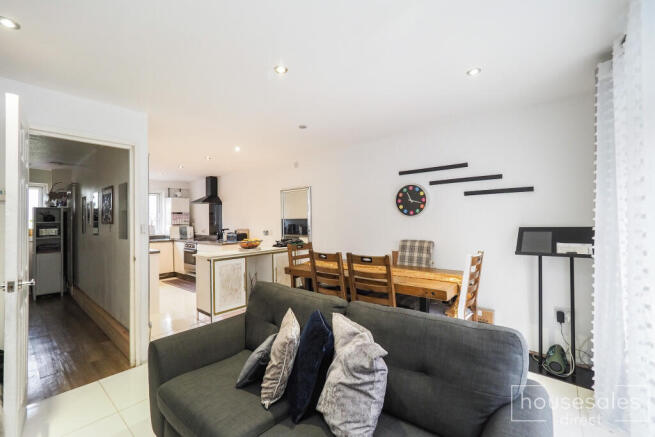 Kitchen/ Living Room