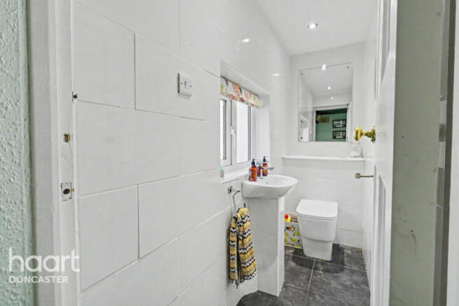 4 bed Detached for sale Image 11