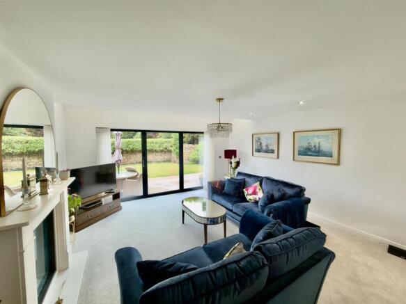 3 bed Semi-Detached to rent Image 4