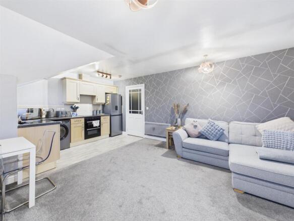 2 bed Flat for sale Image 5