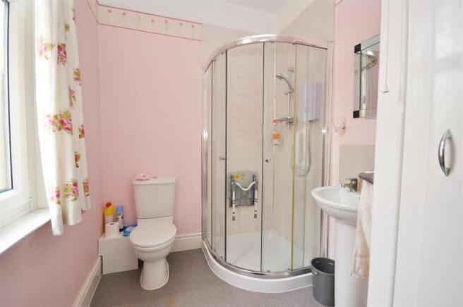 SHOWER ROOM