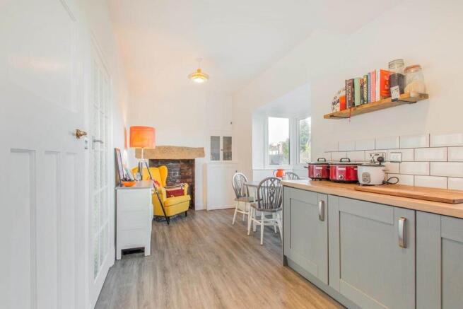 2 bed Semi-Detached to rent Image 4