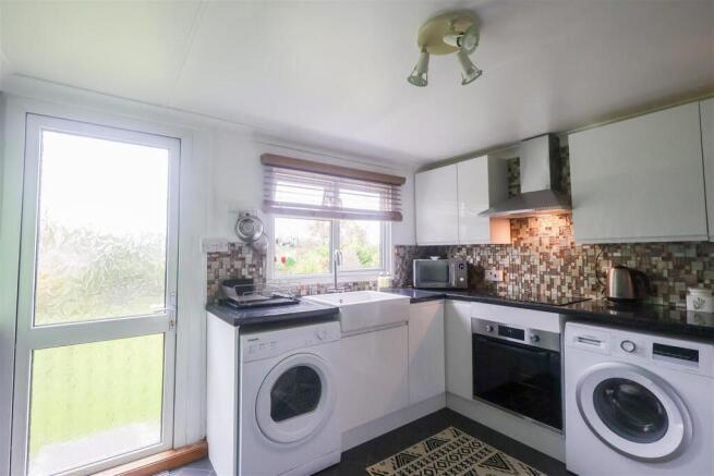 2 bed Park Home for sale Image 7