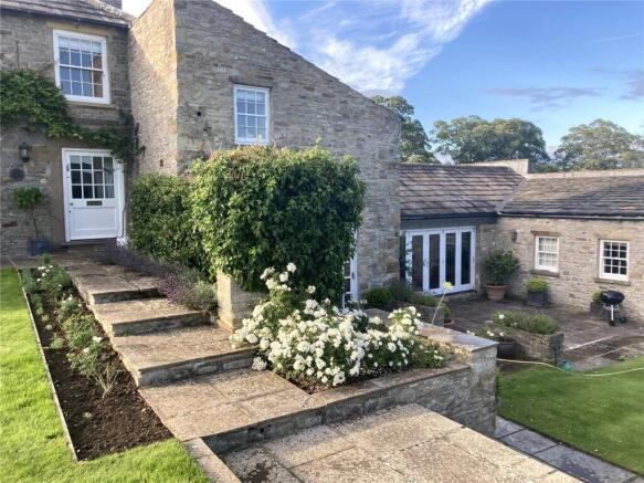 5 bed Detached for sale Image 12
