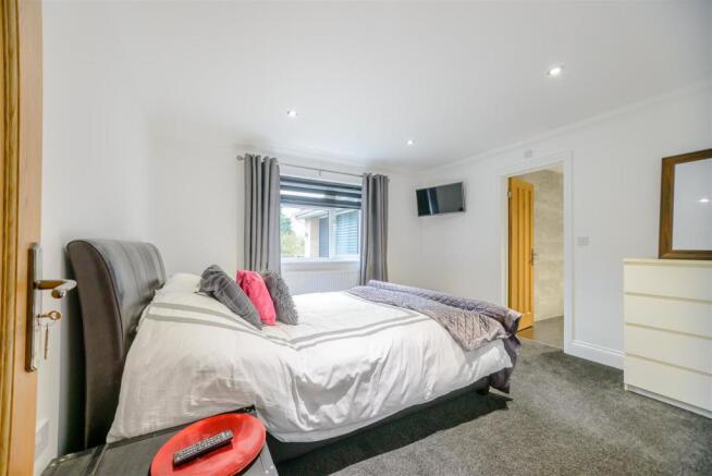 8401581-interior15.jpg