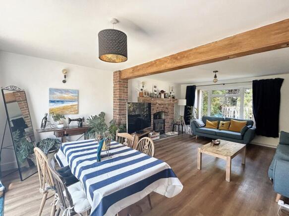 LOUNGE/DINING ROOM