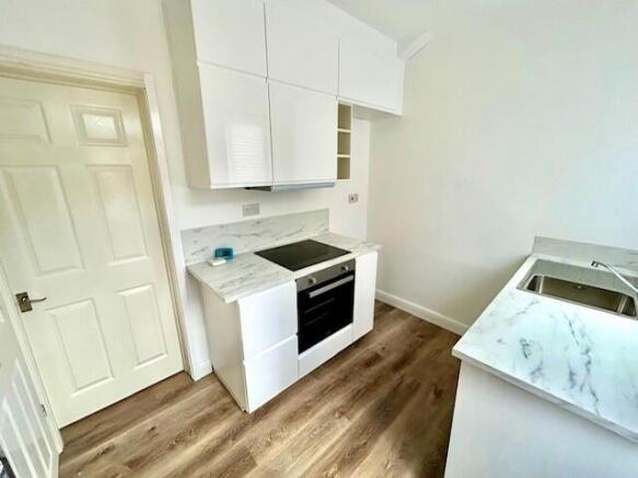 2 bed Terraced to rent Image 6
