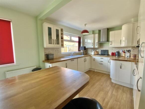 Kitchen/ Breakfast Room