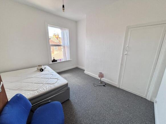 4 bed Terraced to rent Image 7