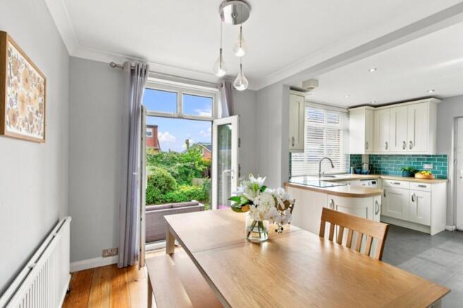 4 bed Semi-Detached for sale Image 6