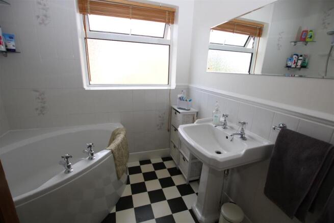 FAMILY BATHROOM