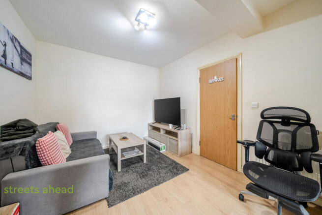 4ca271b1-b804-444...