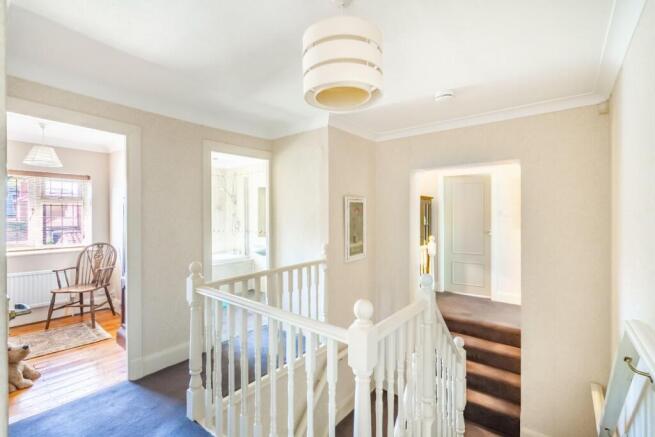 5 bed Detached for sale Image 8