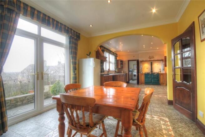 Breakfast Room Pic 2