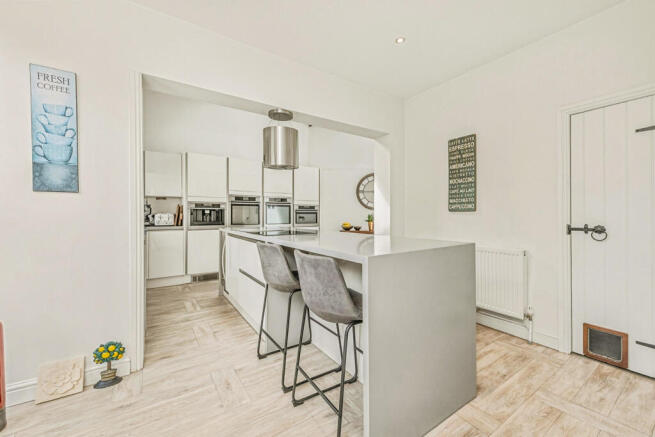 4 bed Detached for sale Image 6