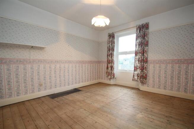 bedroom 2.JPG