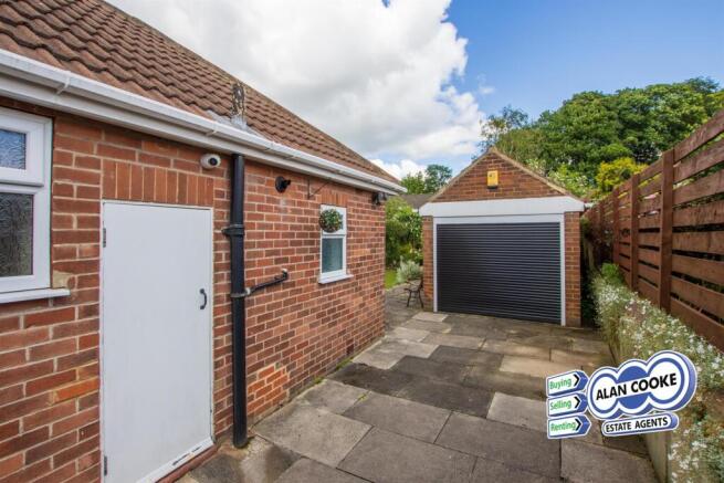 2 bed Detached Bungalow for sale Image 7