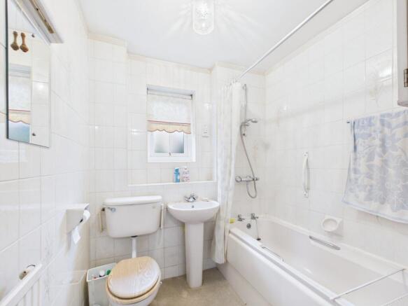2 bed Flat for sale Image 6