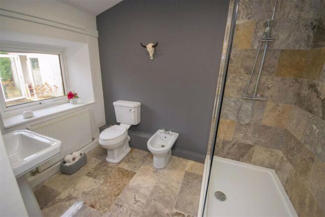 EN SUITE SHOWER ROOM