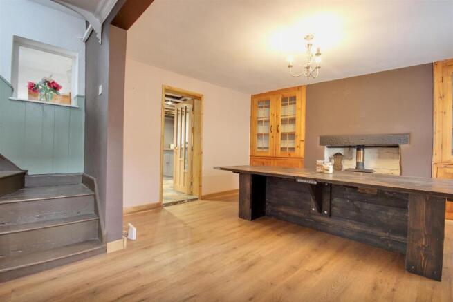 4 bed Semi-Detached for sale Image 5